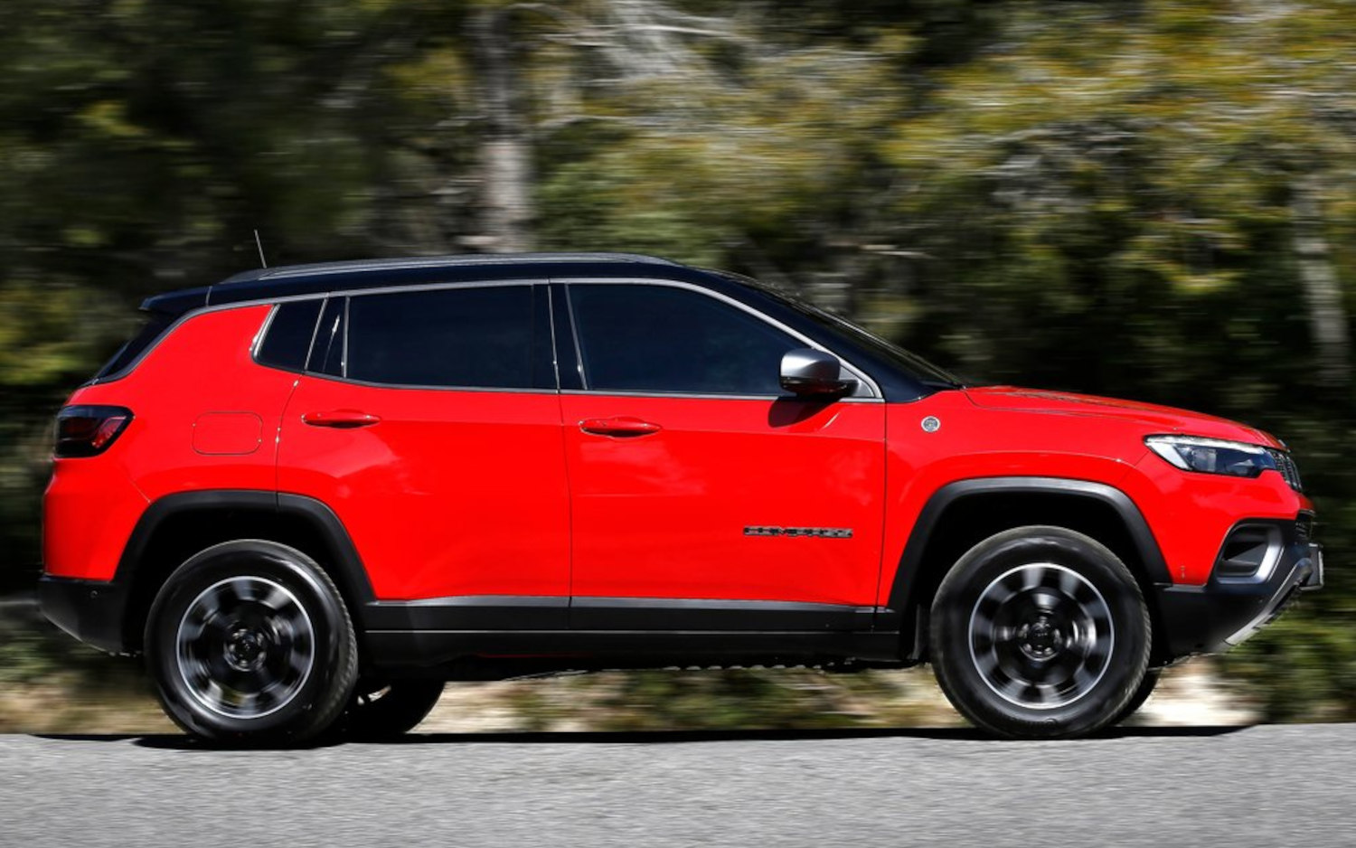 Comparison Jeep Compass Trailhawk 4xe 2022 vs Honda HRV hybrid